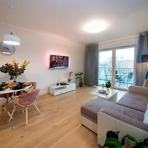 Maya's Flats & - River View Apartament